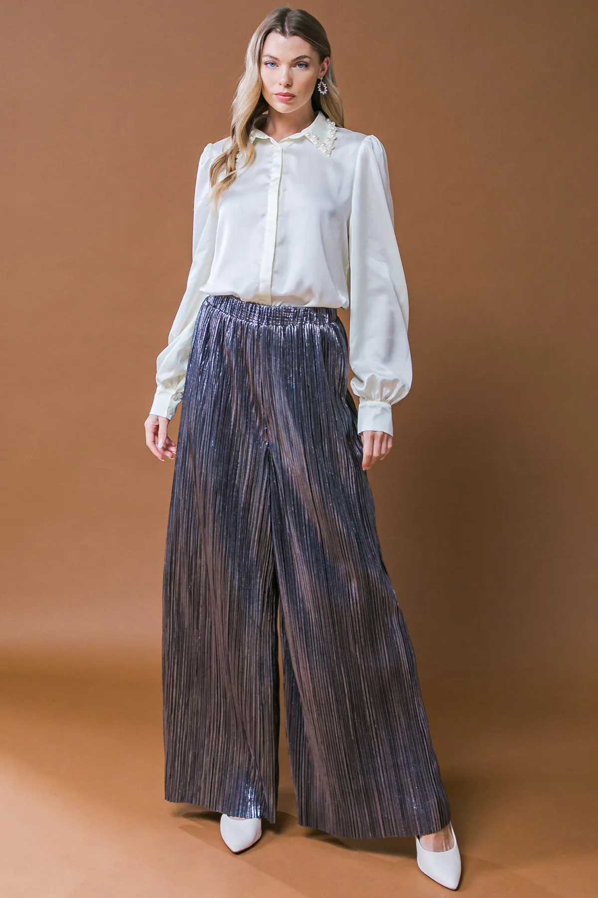 METALLIC PLEATED PANTS