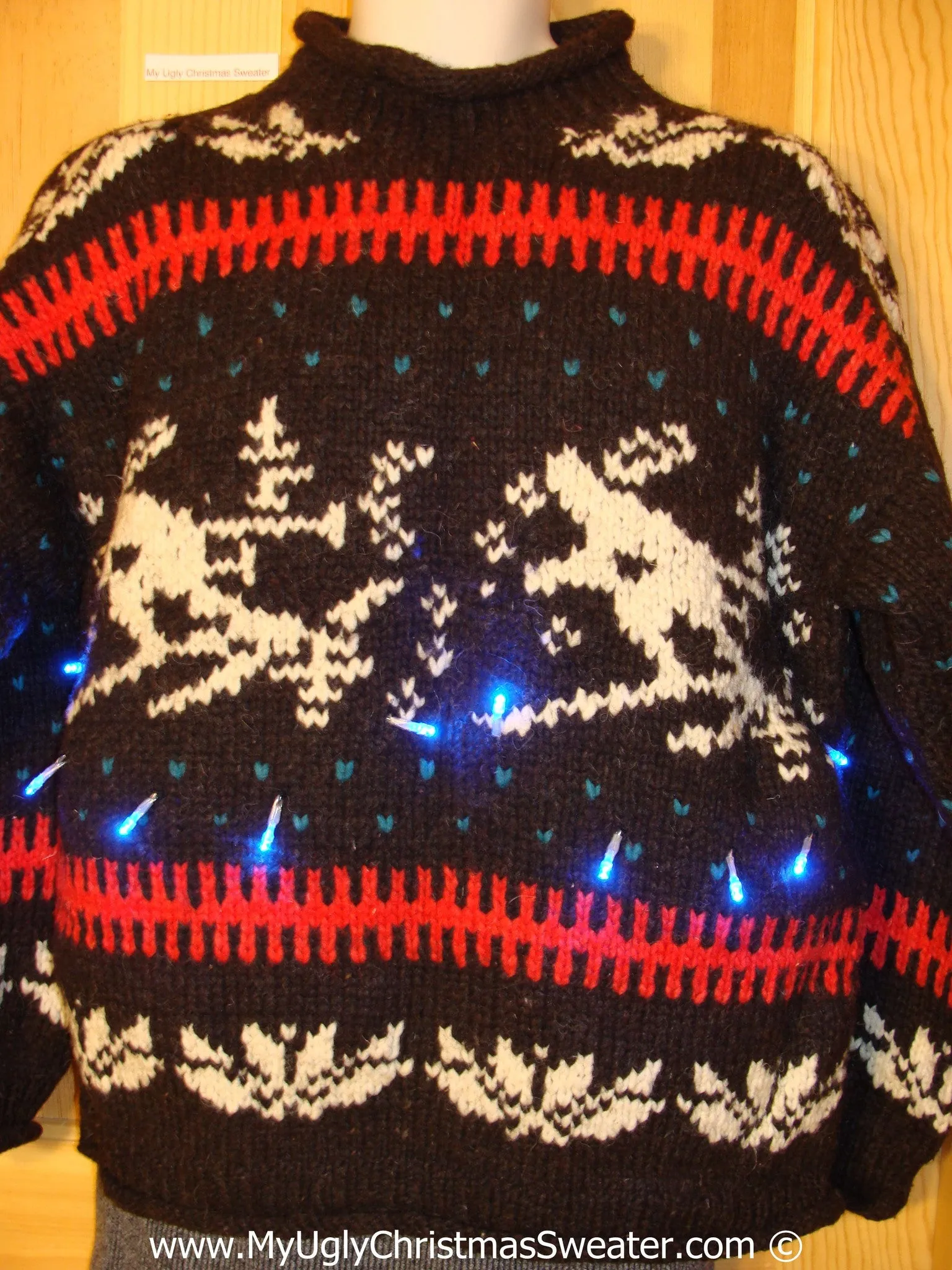 Vintage Skiers Tacky Xmas Sweater with Lights (g163)