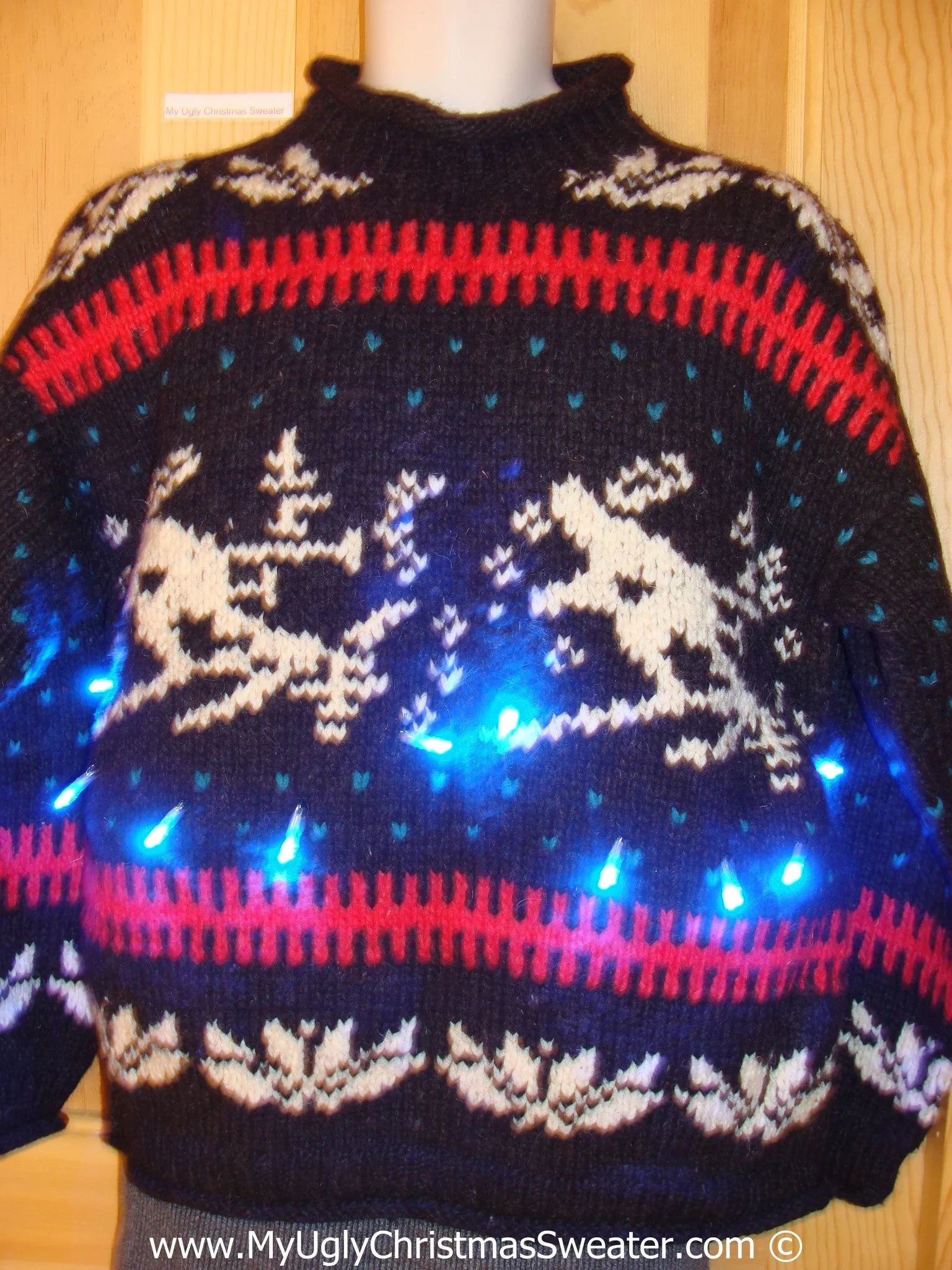 Vintage Skiers Tacky Xmas Sweater with Lights (g163)